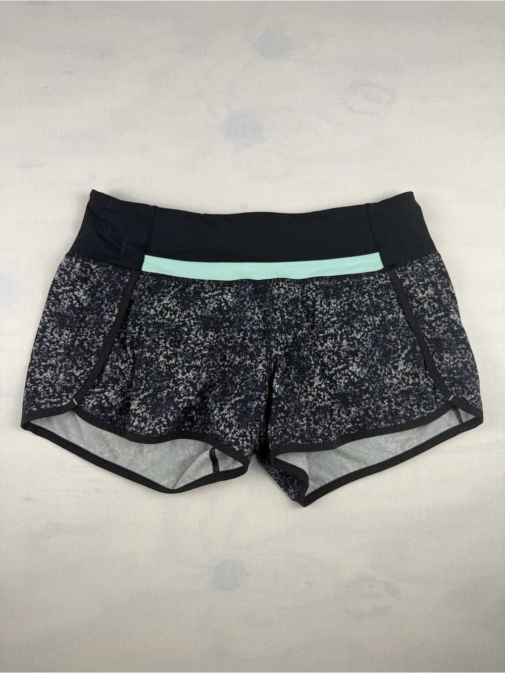 🍋Lululemon Speed Shorts - Retired Print - Rocky Road Sand Dune Print - Size 6 🖤