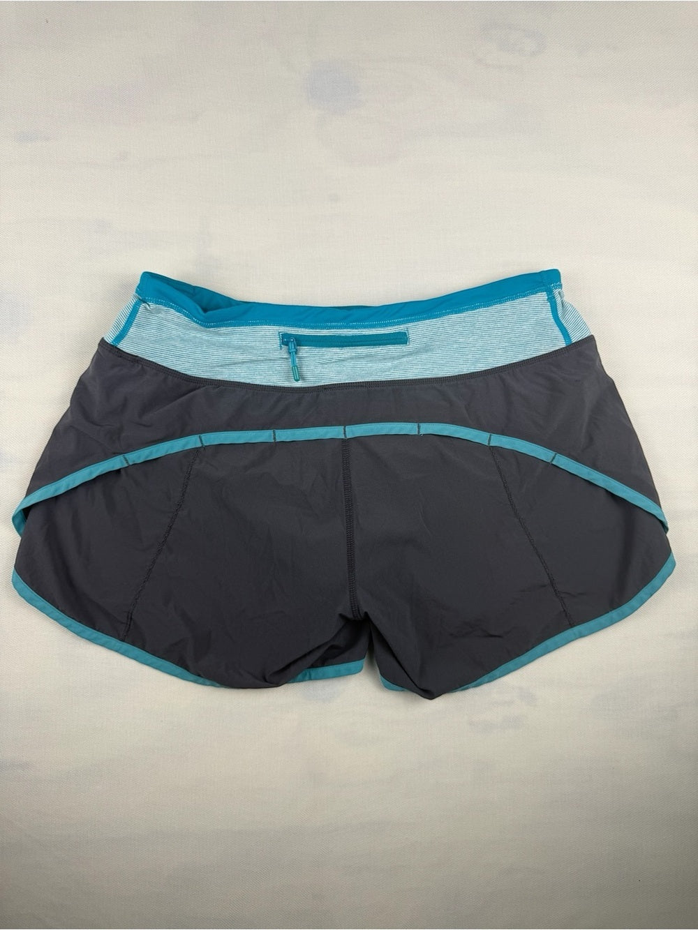 🍋Lululemon Run: Speed Short - Like New - Coal Surge Wee Stripe Surge - Size 6 🩵