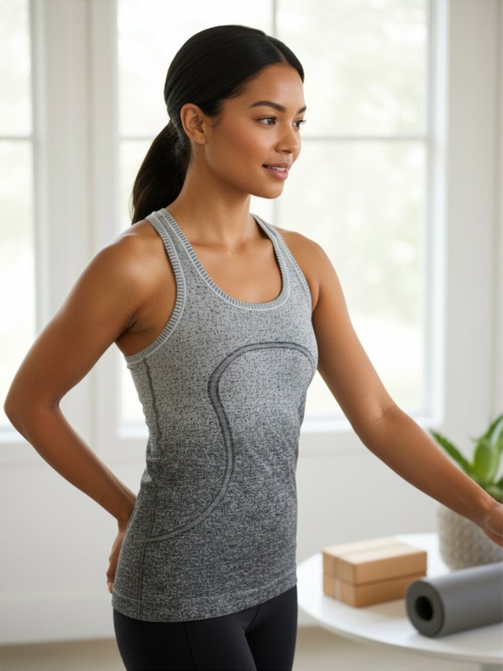 🌟 Lululemon Ebb to Street Tank - Like New - Heathered Grey Ombre - Size 4 🐱‍🏍