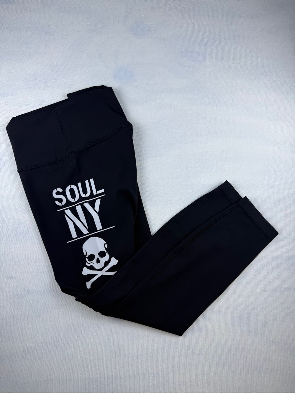 🌟 Lululemon x SoulCycle Tight 28” - Black/SOUL NY - Size 6 🖤💀