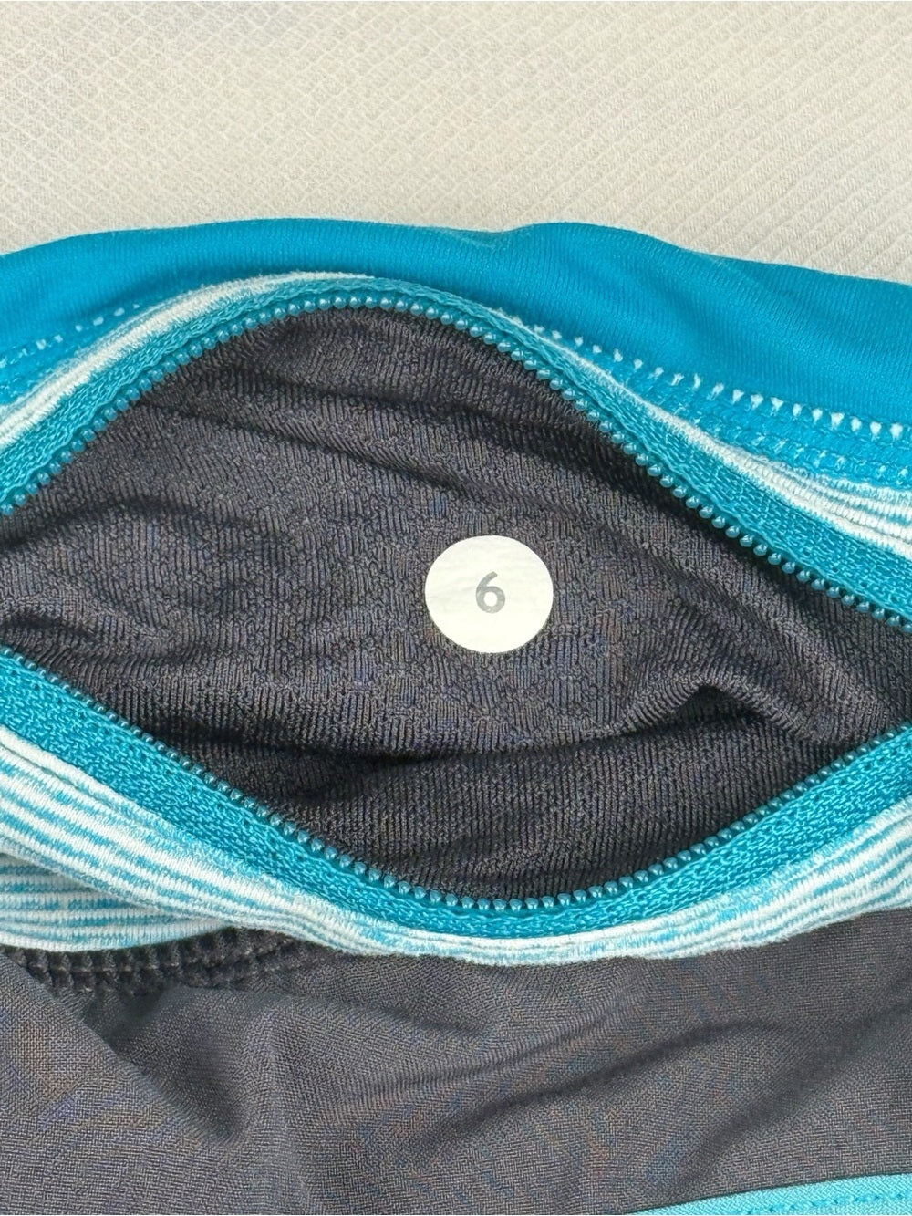 🍋Lululemon Run: Speed Short - Like New - Coal Surge Wee Stripe Surge - Size 6 🩵