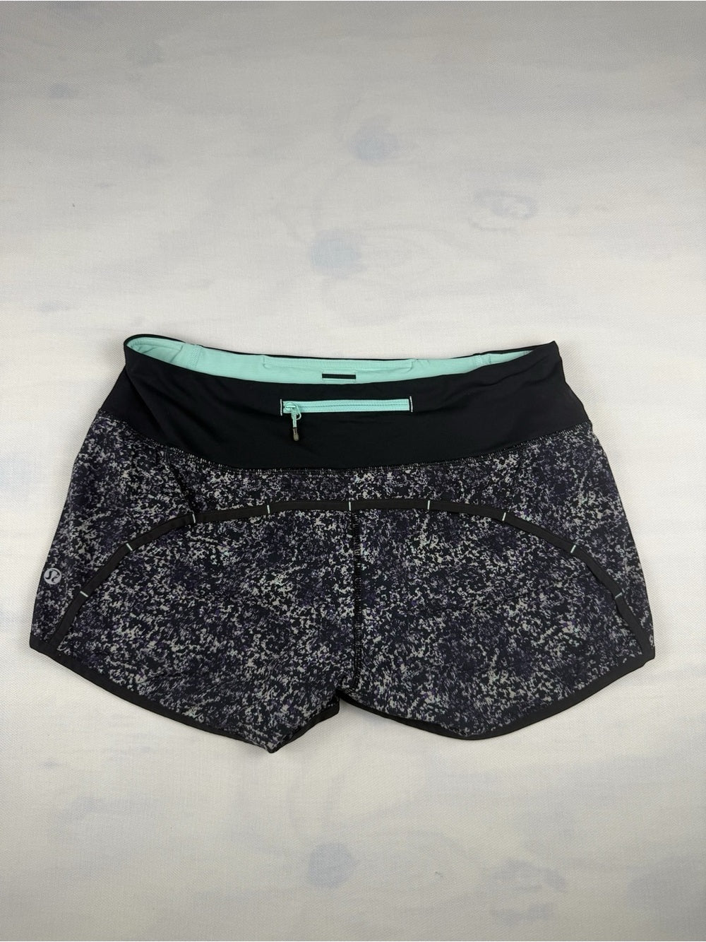 🍋Lululemon Speed Shorts - Retired Print - Rocky Road Sand Dune Print - Size 6 🖤